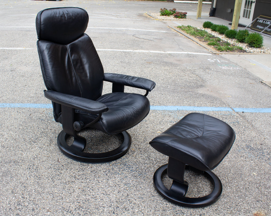 Ekornes Stressless Leather Lounge Chair and Ottoman