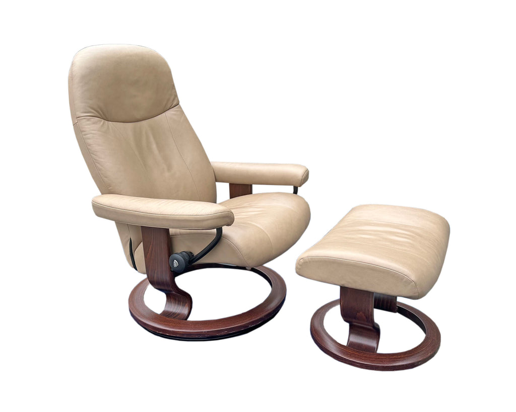 Ekornes Stressless Leather Lounge Chair and Ottoman