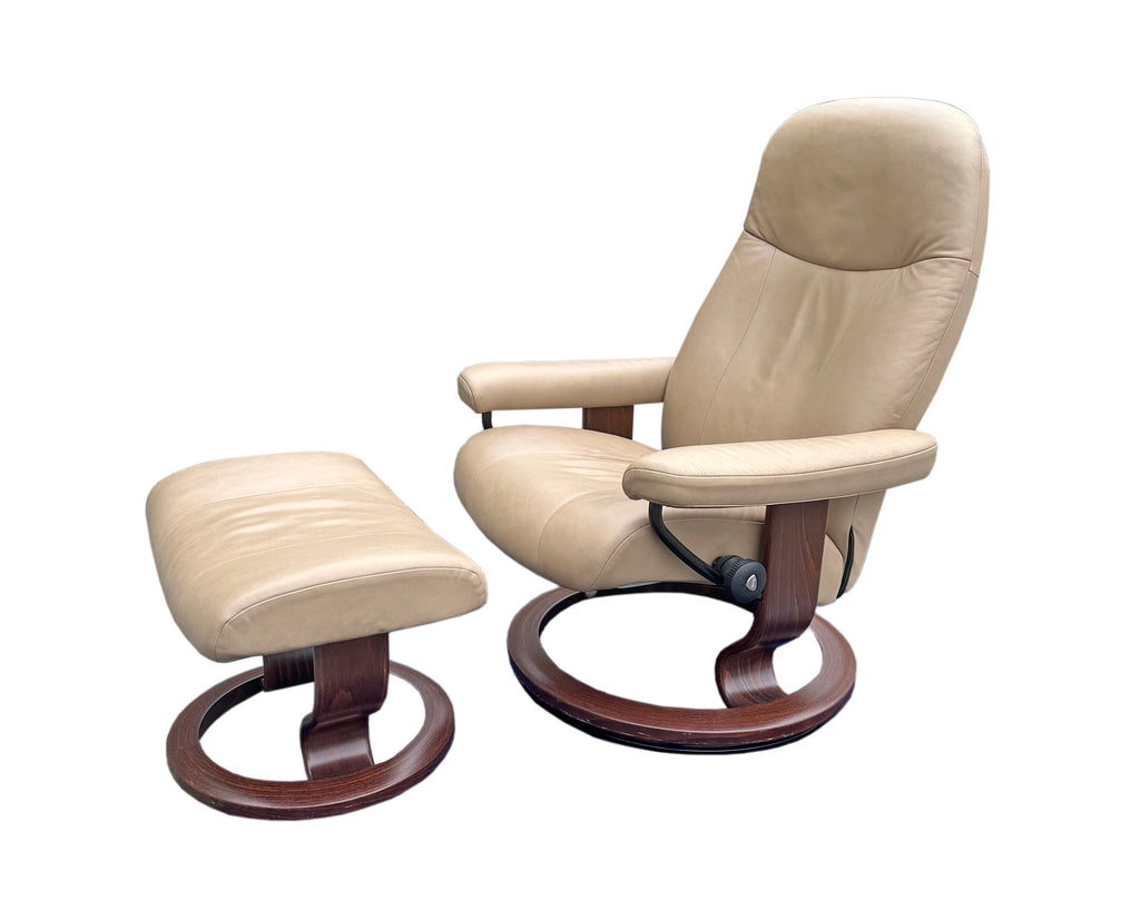 Ekornes Stressless Leather Lounge Chair and Ottoman