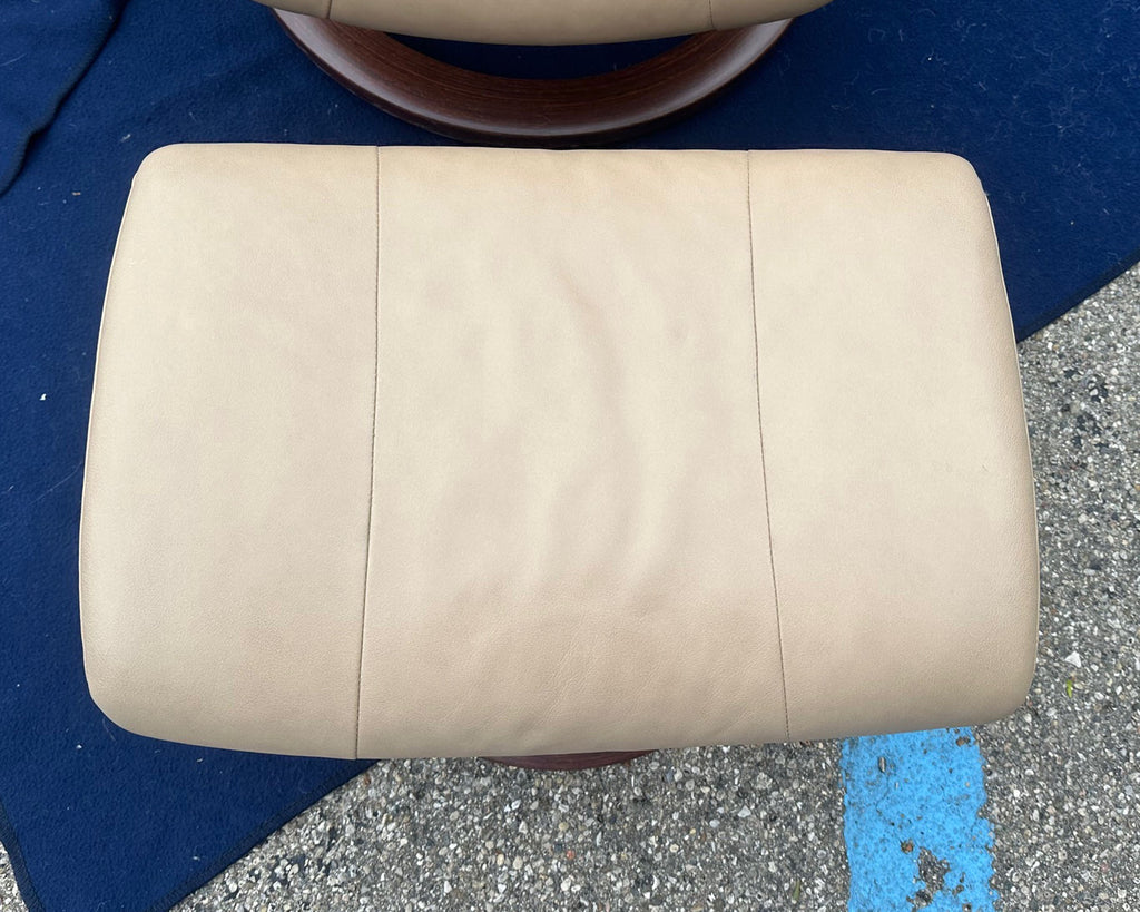 Ekornes Stressless Leather Lounge Chair and Ottoman